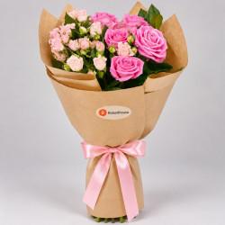 Букет из роз и кустовых роз